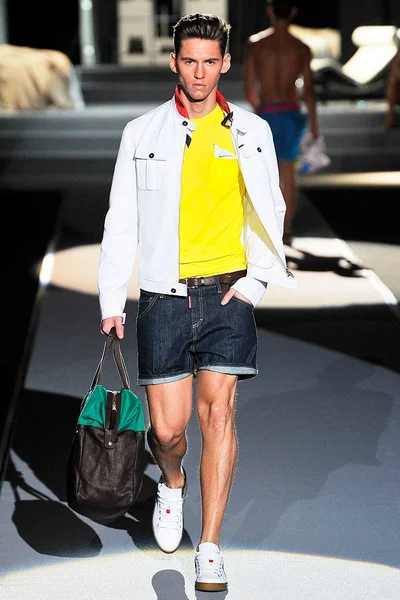 Look 17